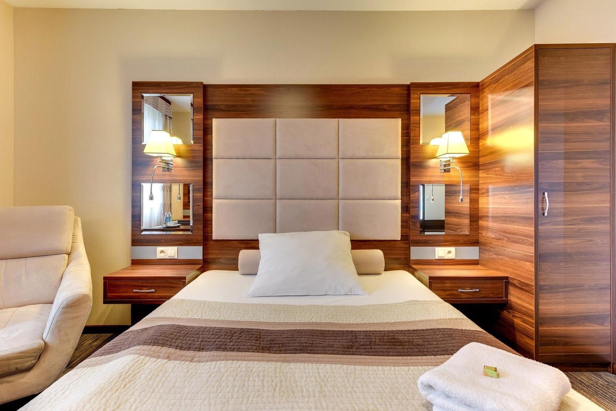 Amber Hotel 3*
